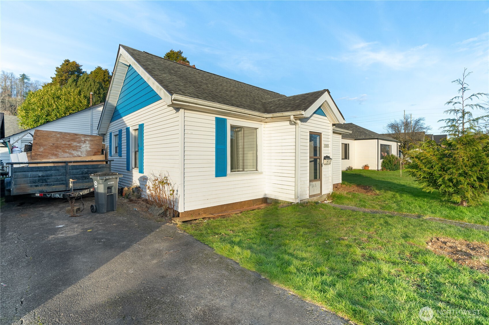 3003 Sumner Avenue Hoquiam, WA 98550 - Photo 19 of 26 a house view with a garden space