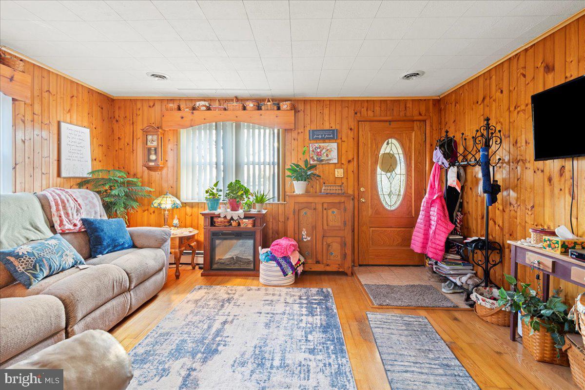 4537 Harpers Ferry Road Sharpsburg, MD 21782 - Photo 4 of 29