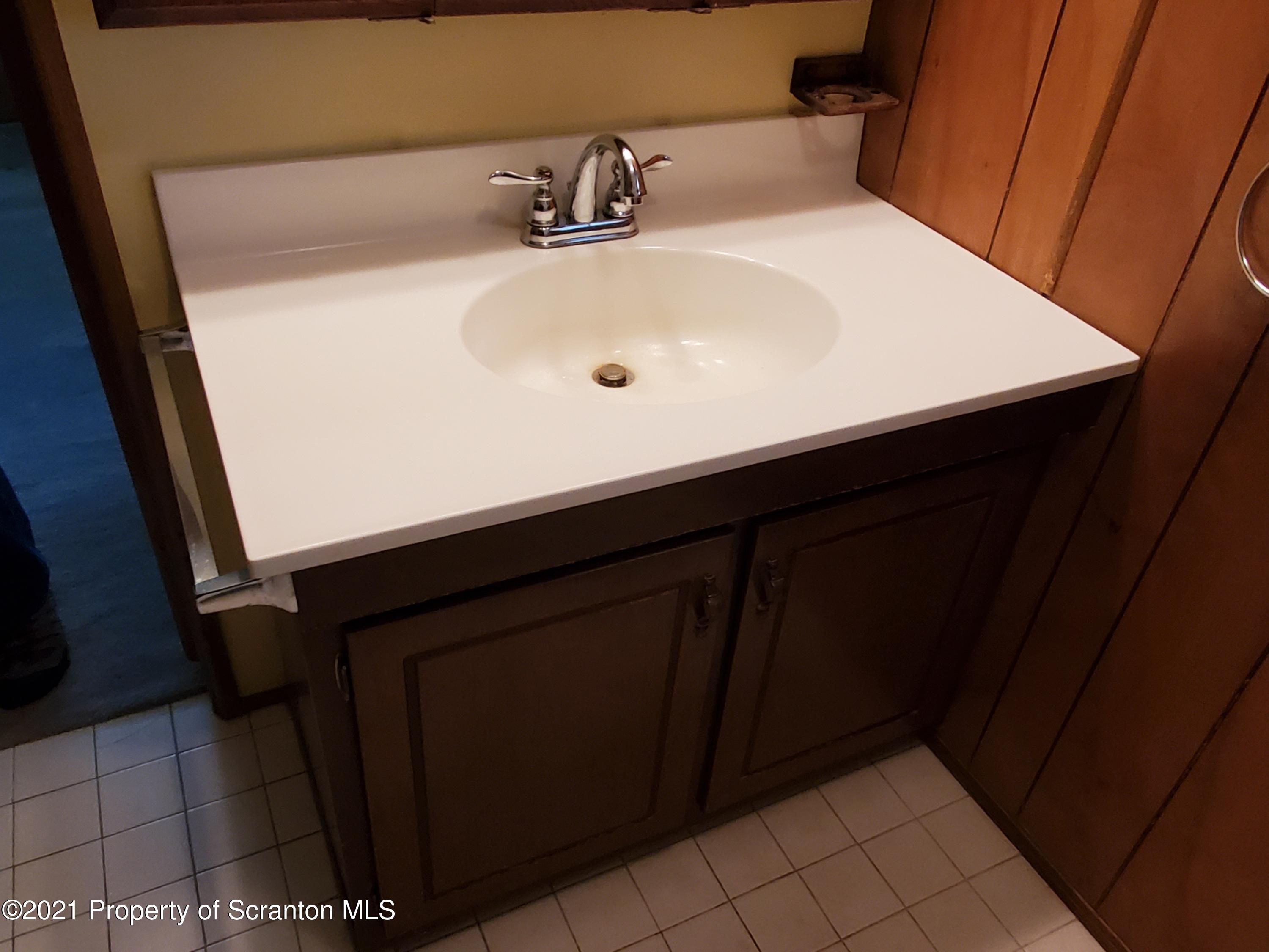 110 Holly Road Factoryville, PA 18419 - Photo 9 of 10 Full Bathroom