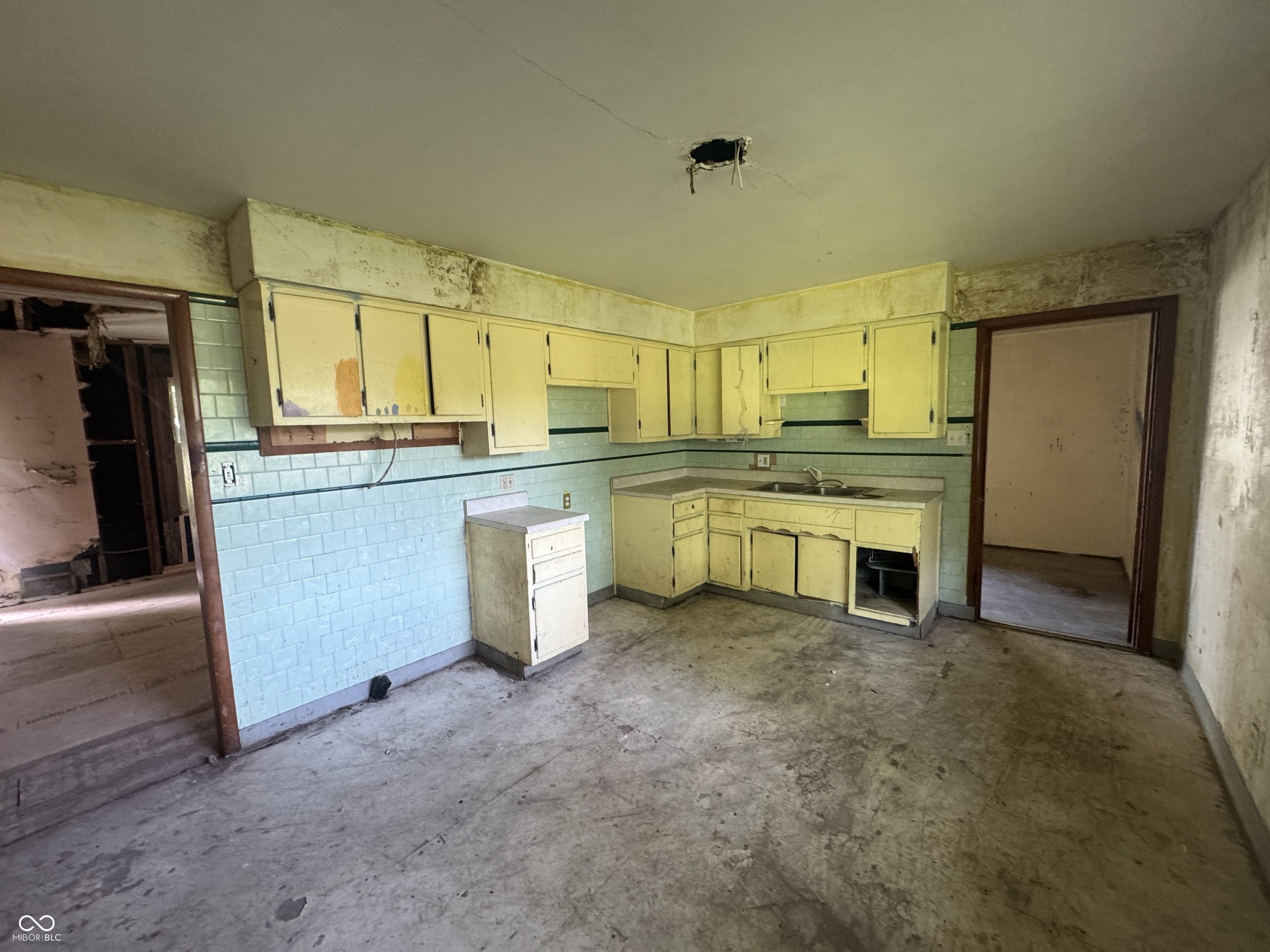 2324 East Thompson Road Indianapolis, IN 46227 - Photo 11 of 12