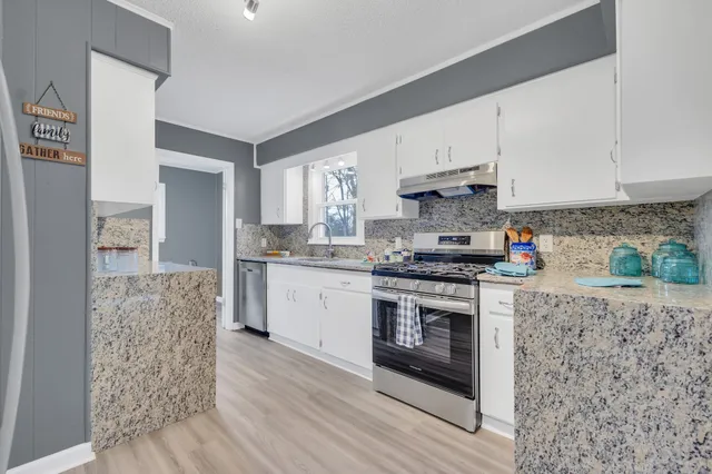 $1,590 | 119 Robertson Avenue, Camden, TN 38320