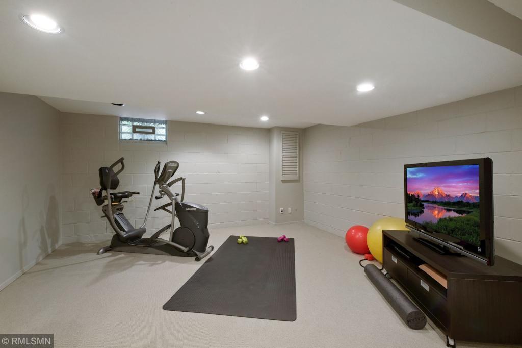 6505 Ridgeview Circle Edina, MN 55439 - Photo 21 of 26 Gallery Image 21