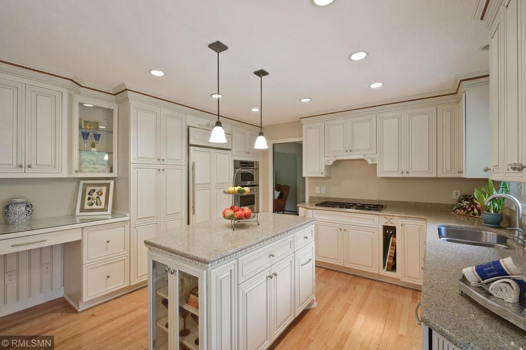 6505 Ridgeview Circle Edina, MN 55439 - Photo 8 of 26 Gallery Image 8