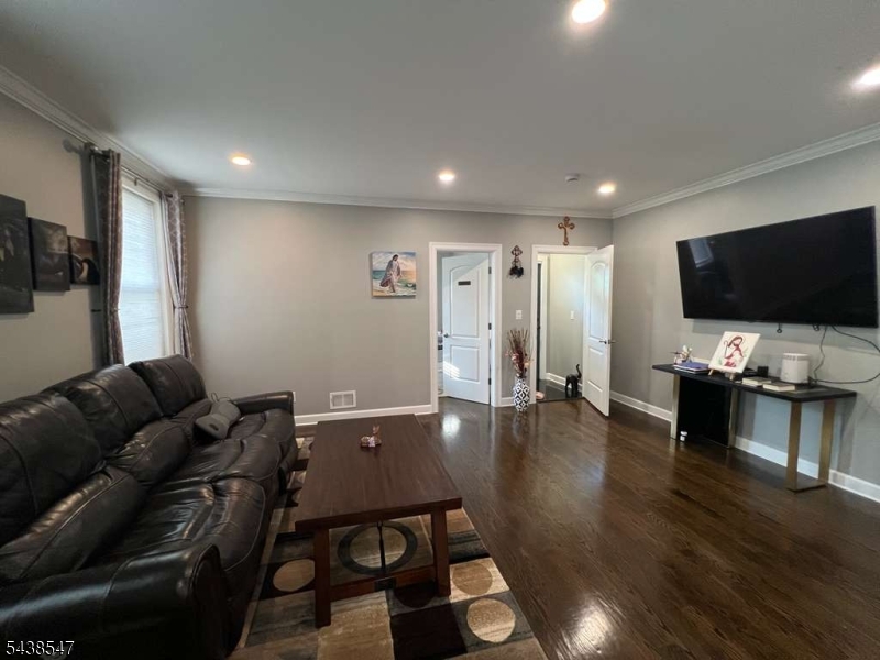 736 Pennington Street Elizabeth, NJ 07202 - Photo 4 of 31