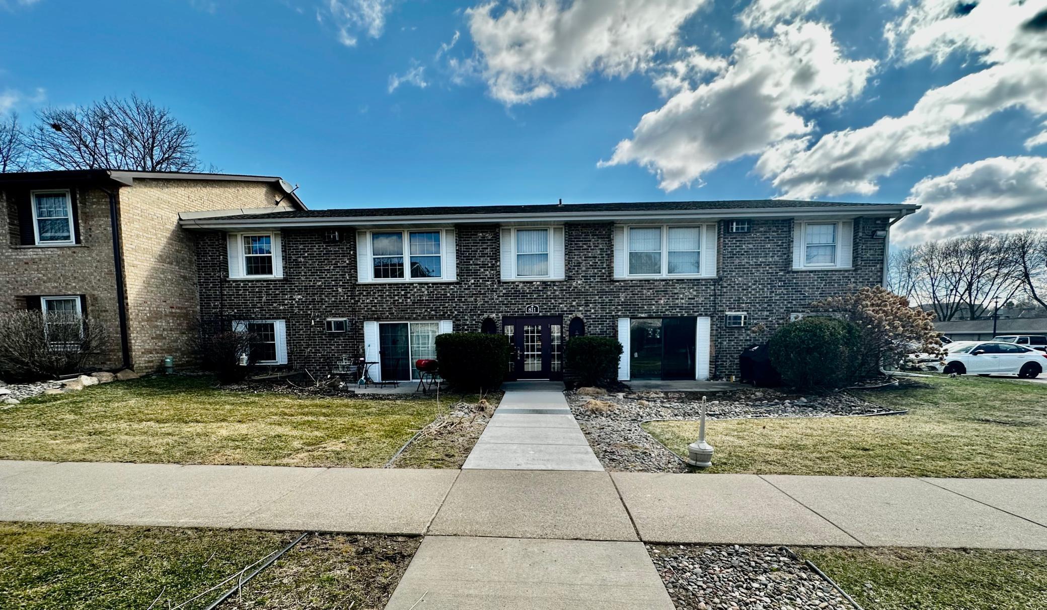 811 Smetana Road, Unit 8 Hopkins, MN 55343 - Photo 2 of 23