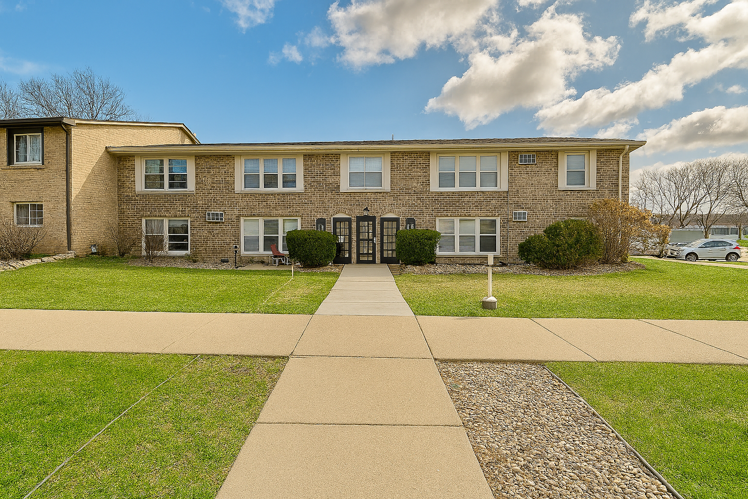 811 Smetana Road, Unit 8 Hopkins, MN 55343 - Photo 3 of 23