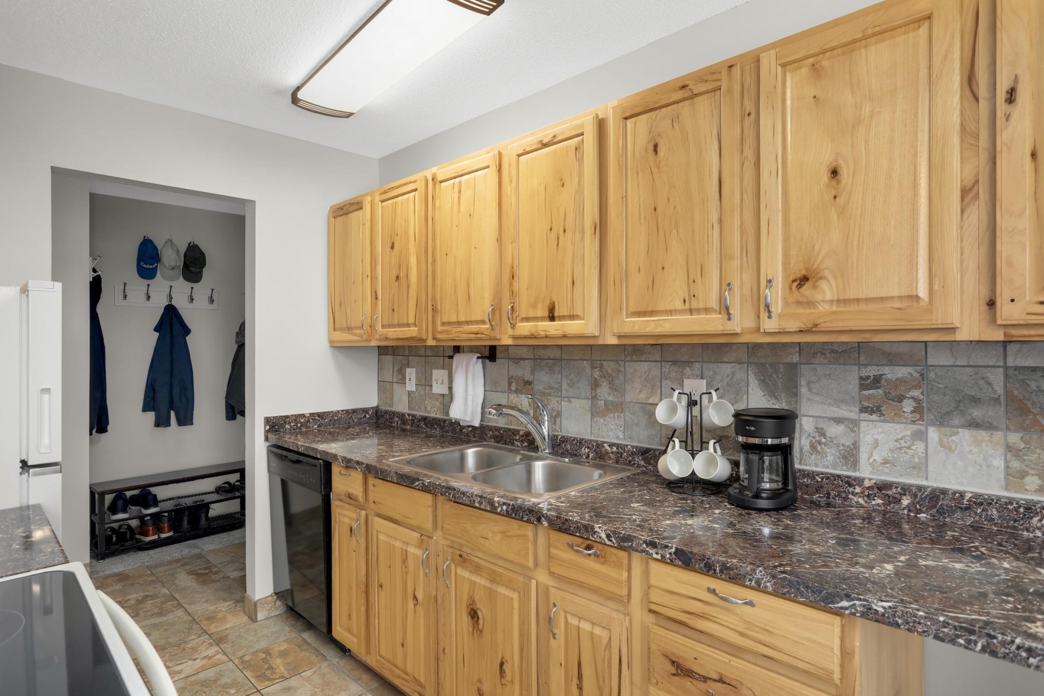 811 Smetana Road, Unit 8 Hopkins, MN 55343 - Photo 4 of 23