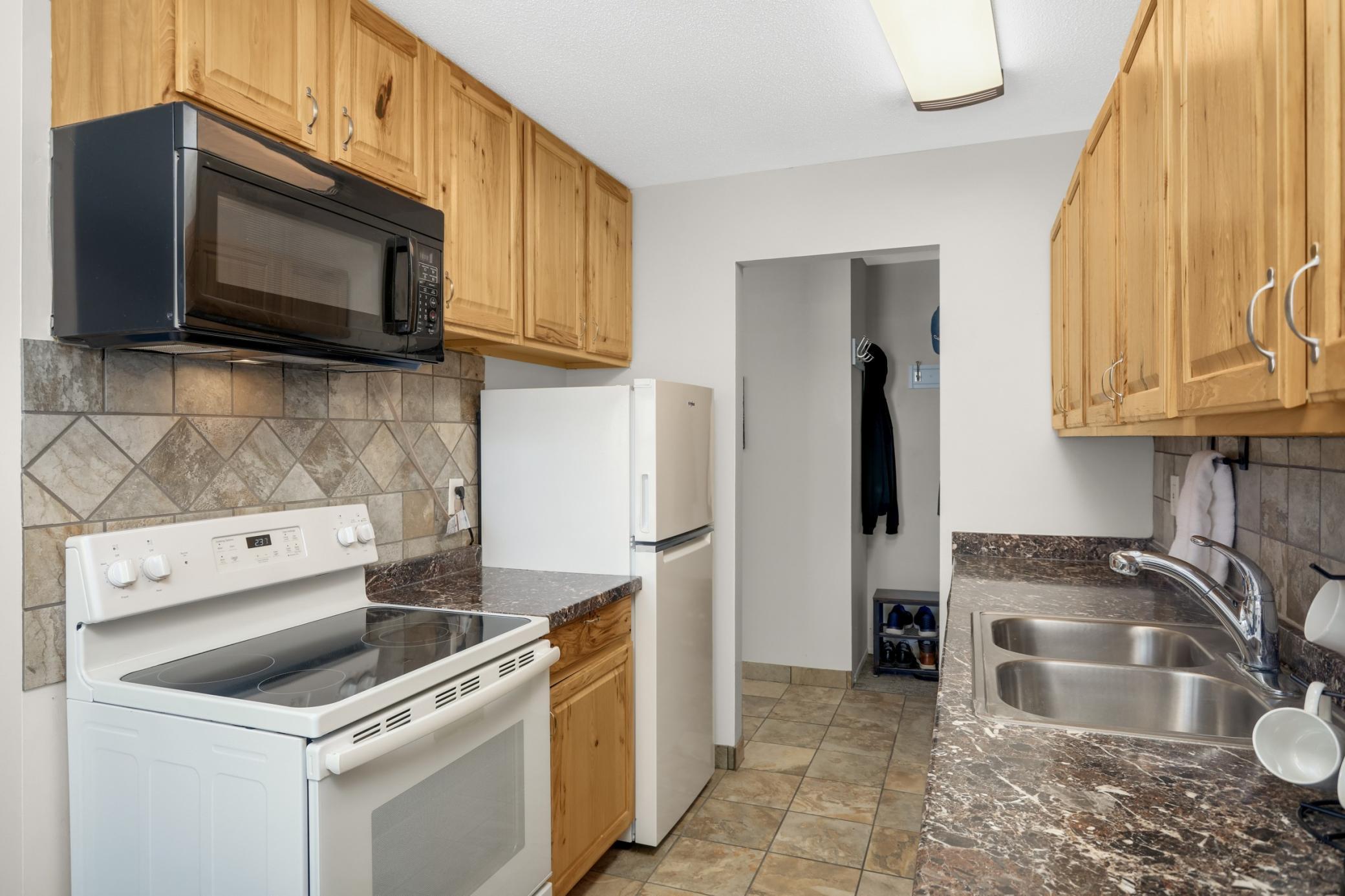 811 Smetana Road, Unit 8 Hopkins, MN 55343 - Photo 5 of 23