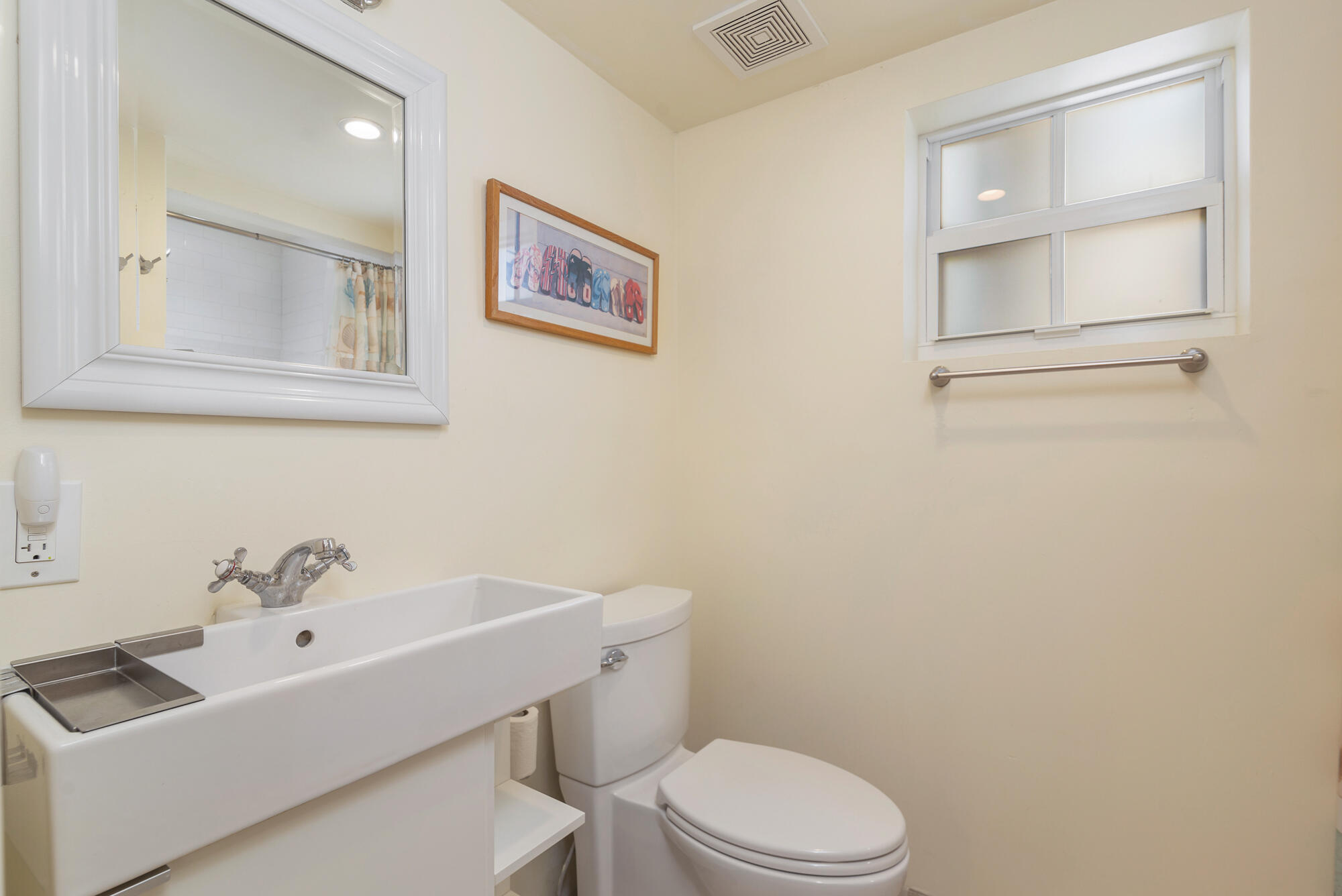 714 Sunset Road West Palm Beach, FL 33401 - Photo 22 of 31 Guest Cottage Bathroom