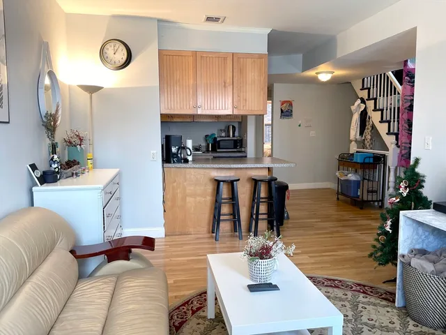 $3,900 | 828 Huntington Avenue, Unit 3, Boston, MA 02115