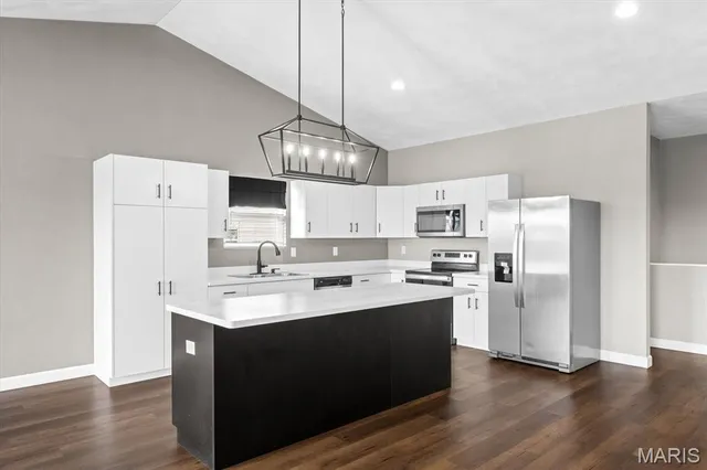 $385,000 | 700 Applewood Creek Drive, Fairview Heights, IL 62208