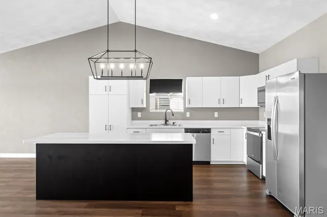 $385,000 | 700 Applewood Creek Drive, Fairview Heights, IL 62208