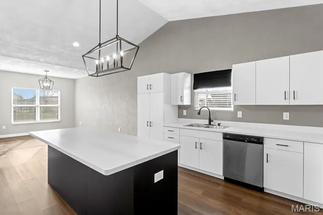 $385,000 | 700 Applewood Creek Drive, Fairview Heights, IL 62208