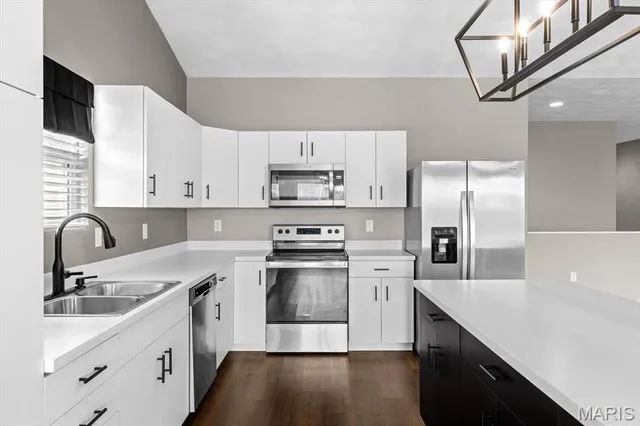 $385,000 | 700 Applewood Creek Drive, Fairview Heights, IL 62208