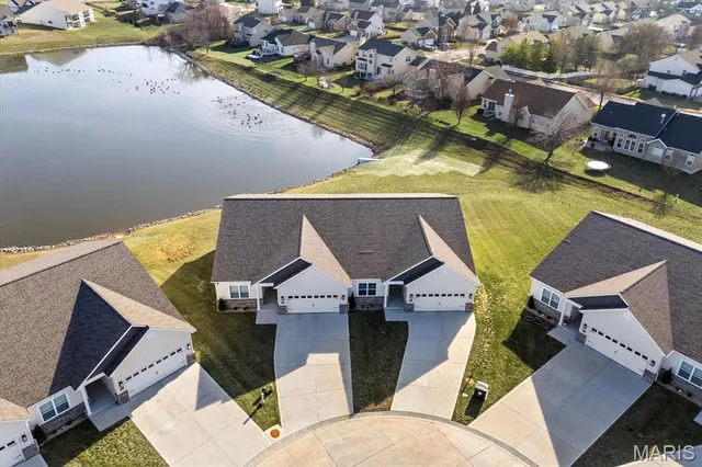 $385,000 | 700 Applewood Creek Drive, Fairview Heights, IL 62208