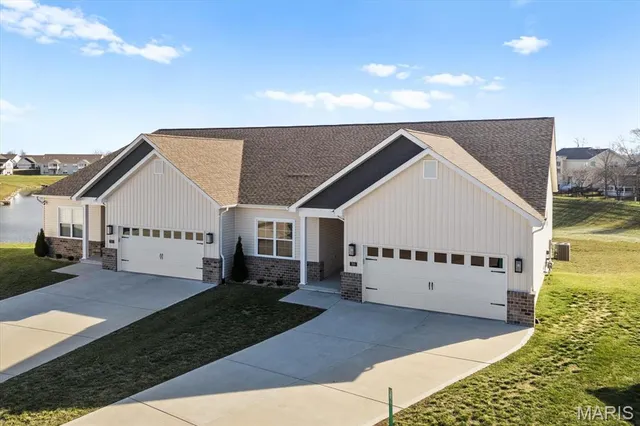 $385,000 | 700 Applewood Creek Drive, Fairview Heights, IL 62208