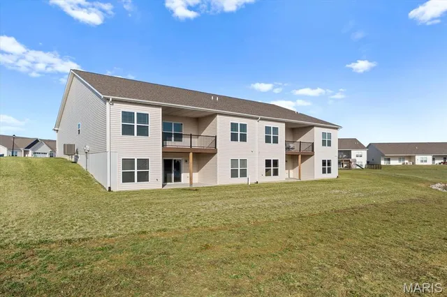 $385,000 | 700 Applewood Creek Drive, Fairview Heights, IL 62208