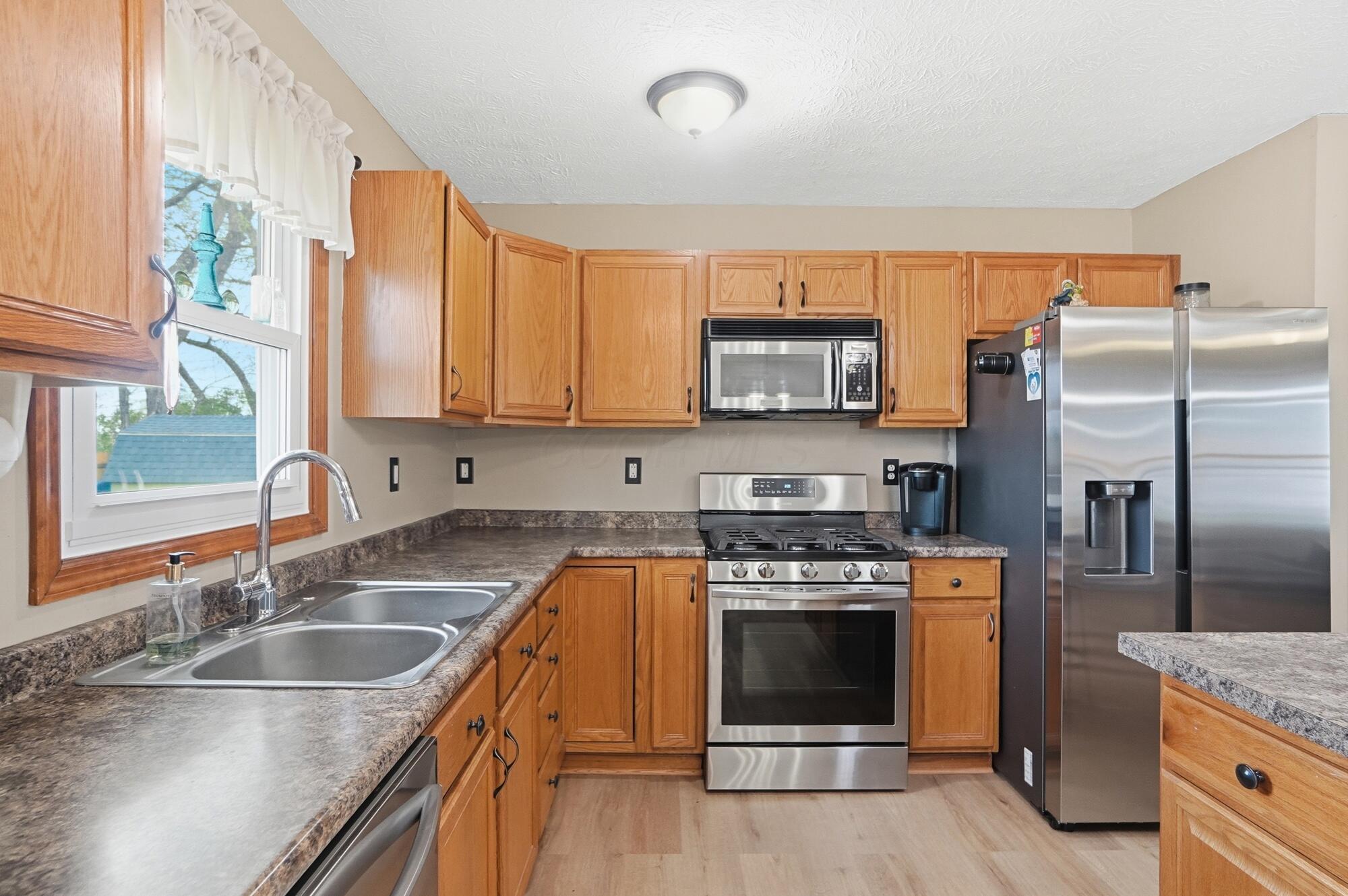5014 Lee Road Ashville, OH 43103 - Photo 14 of 53 084