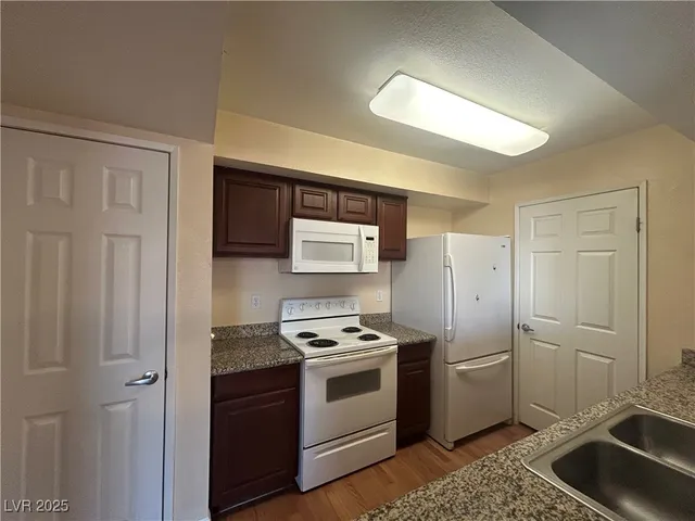 $949 | 6800 East Lake Mead Boulevard, Unit 1055, Las Vegas, NV 89156