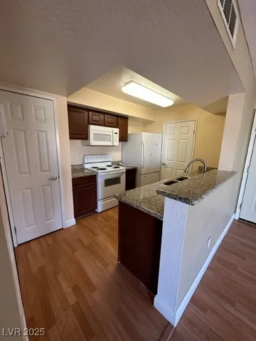 $949 | 6800 East Lake Mead Boulevard, Unit 1055, Las Vegas, NV 89156