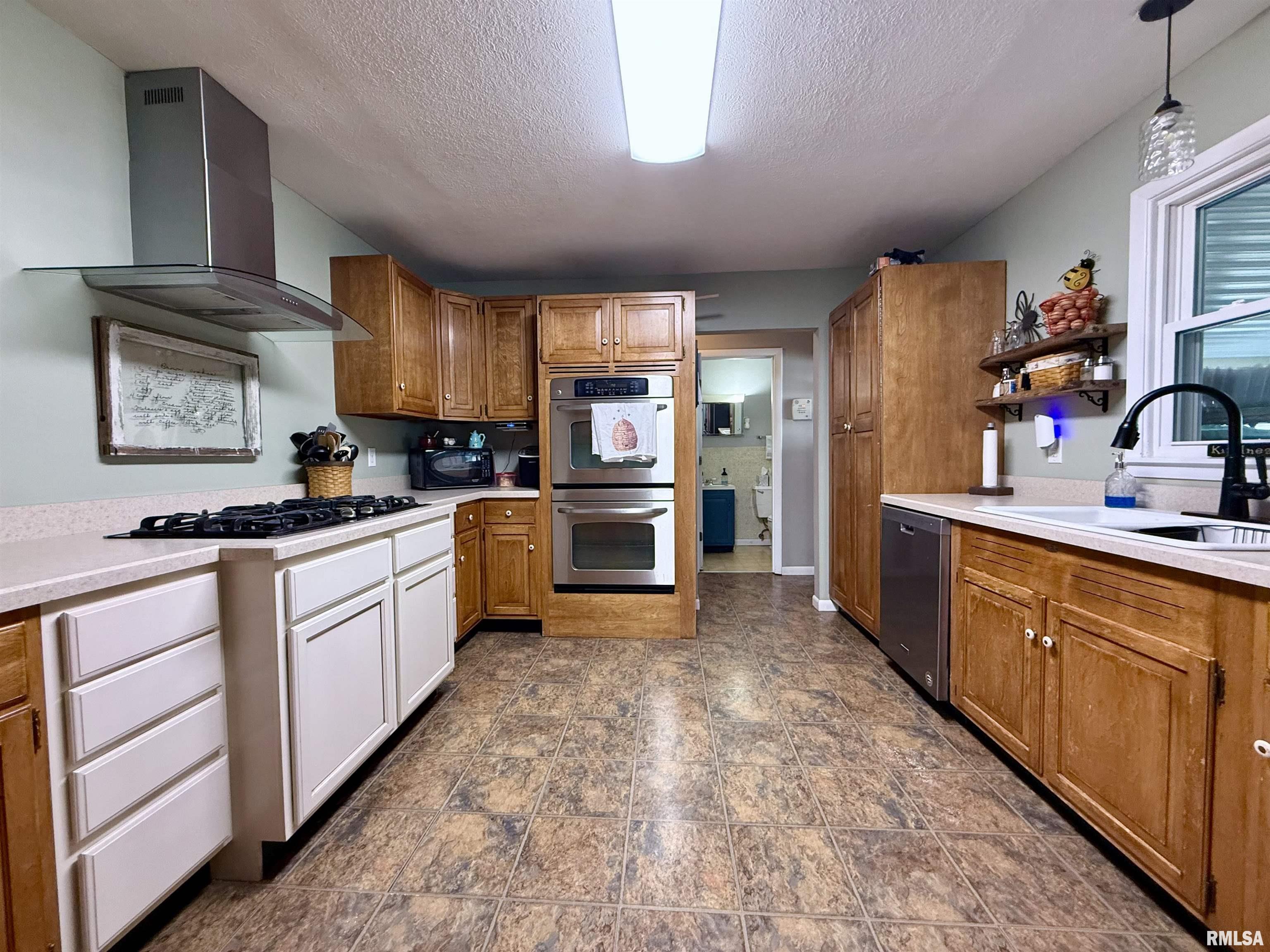 1225 Stanton Airport Road Riverton, IL 62561 - Photo 10 of 55