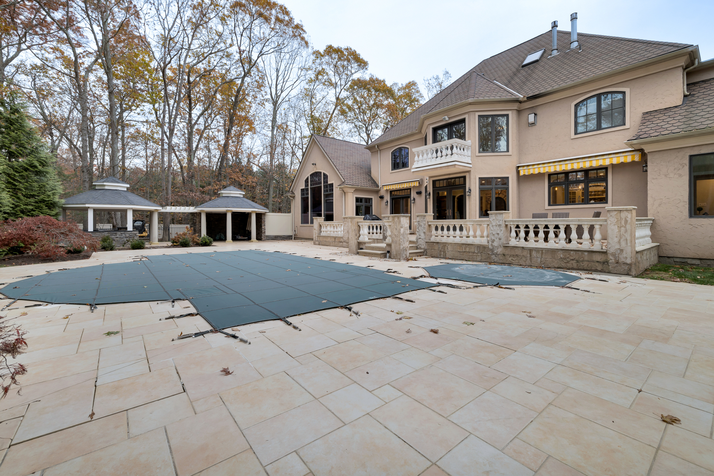 65 Ironwood Road Guilford, CT 06437 - Photo 33 of 40 a front view of a house with yard