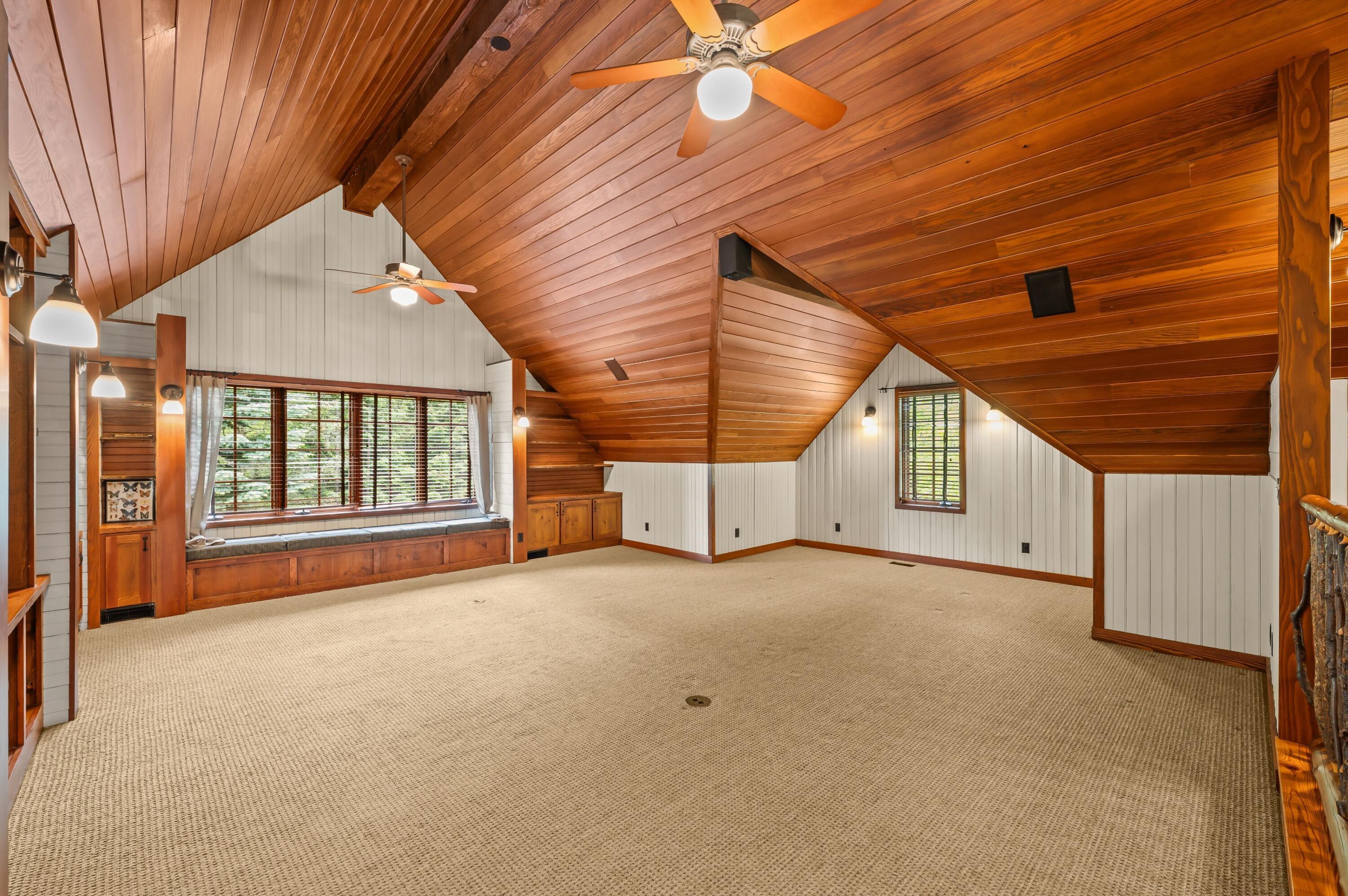 14657 Lakeshore Road Lakeside, MI 49116 - Photo 37 of 71 Family Room