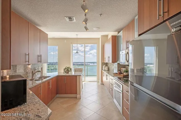 $549,900 | 1431 Riverplace Boulevard, Unit 2307, Jacksonville, FL 32207