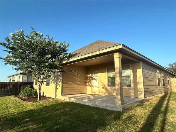 $1,800 | 102 Schuylerville Drive, Elgin, TX 78621