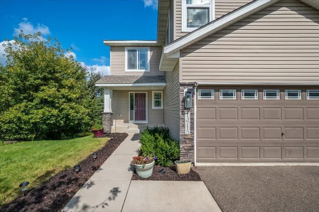 $525,000 | 13715 Grafton Court, Apple Valley, MN 55124