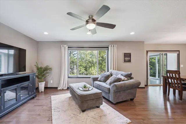 $525,000 | 13715 Grafton Court, Apple Valley, MN 55124