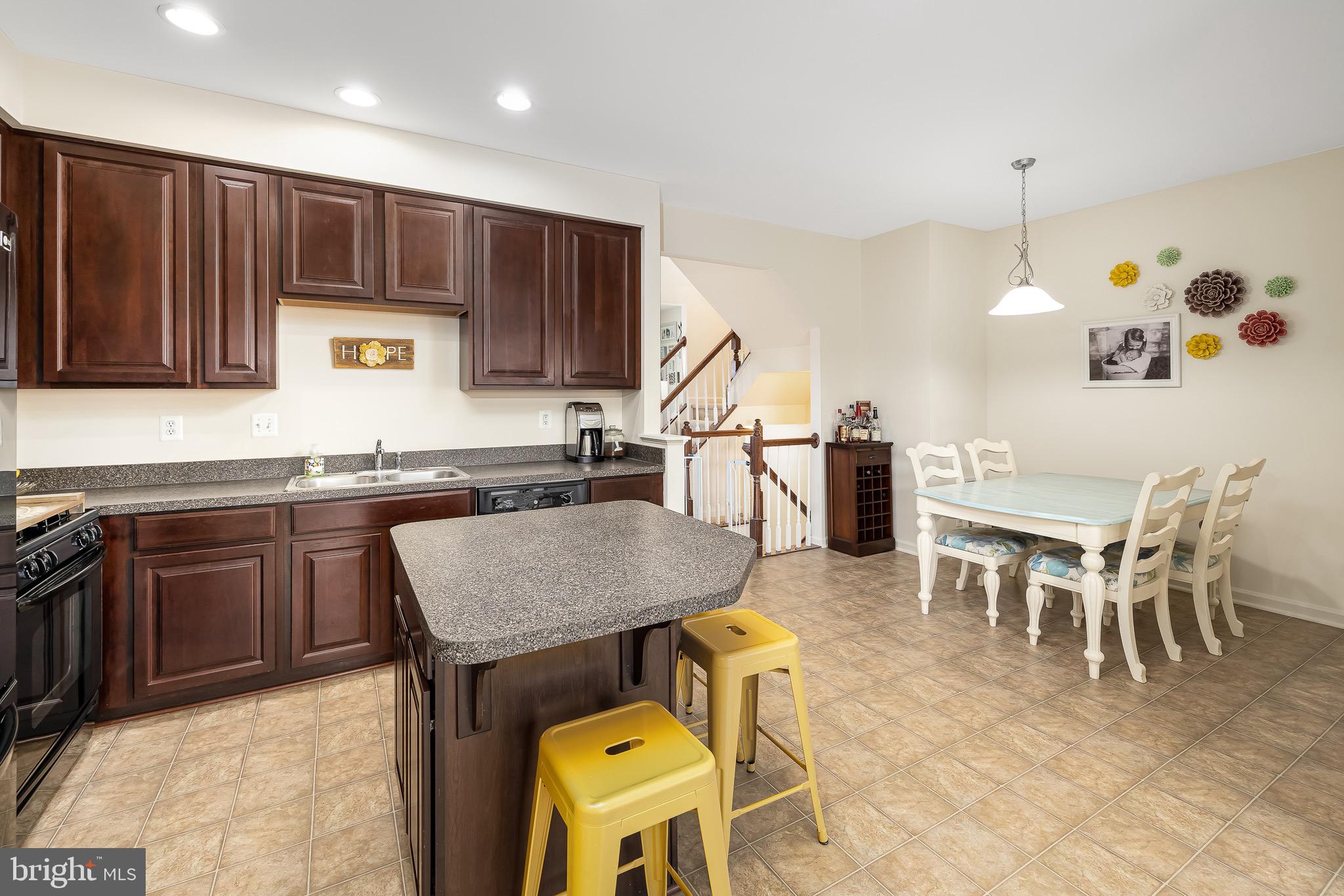 62 Short Branch Road Stafford, VA 22556 - Photo 3 of 27 Spacious Eat-In Kitchen