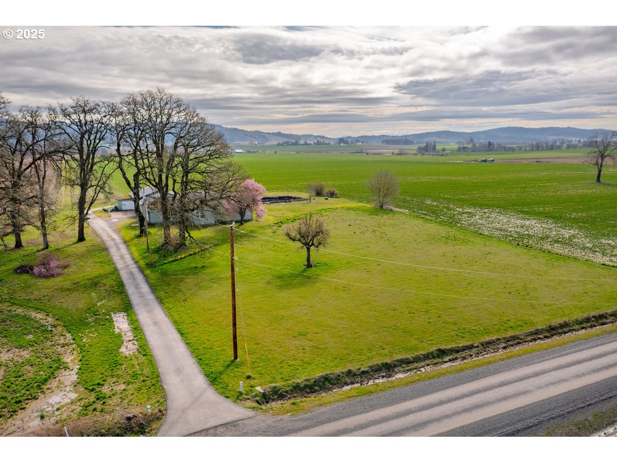 8990 Perrydale Road Amity, OR 97101 - Photo 11 of 37