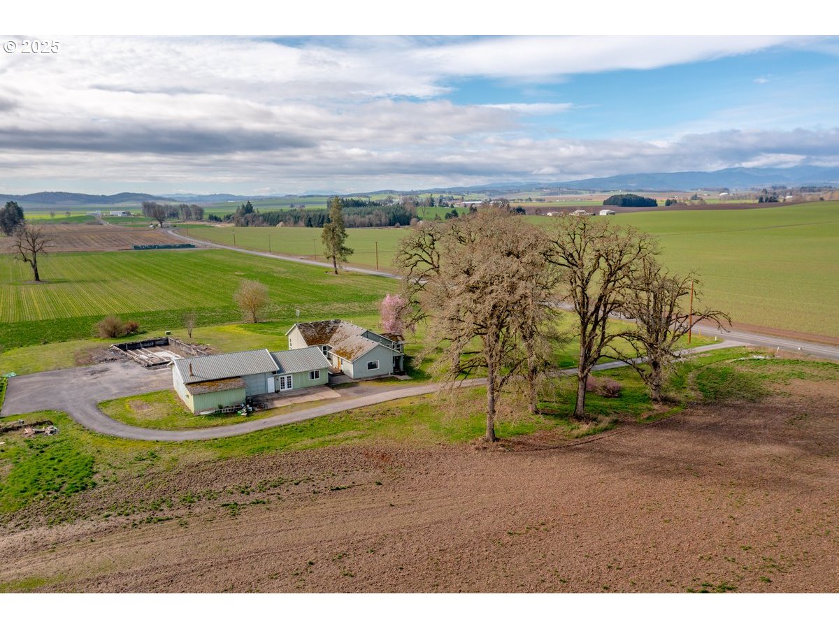 8990 Perrydale Road Amity, OR 97101 - Photo 12 of 37