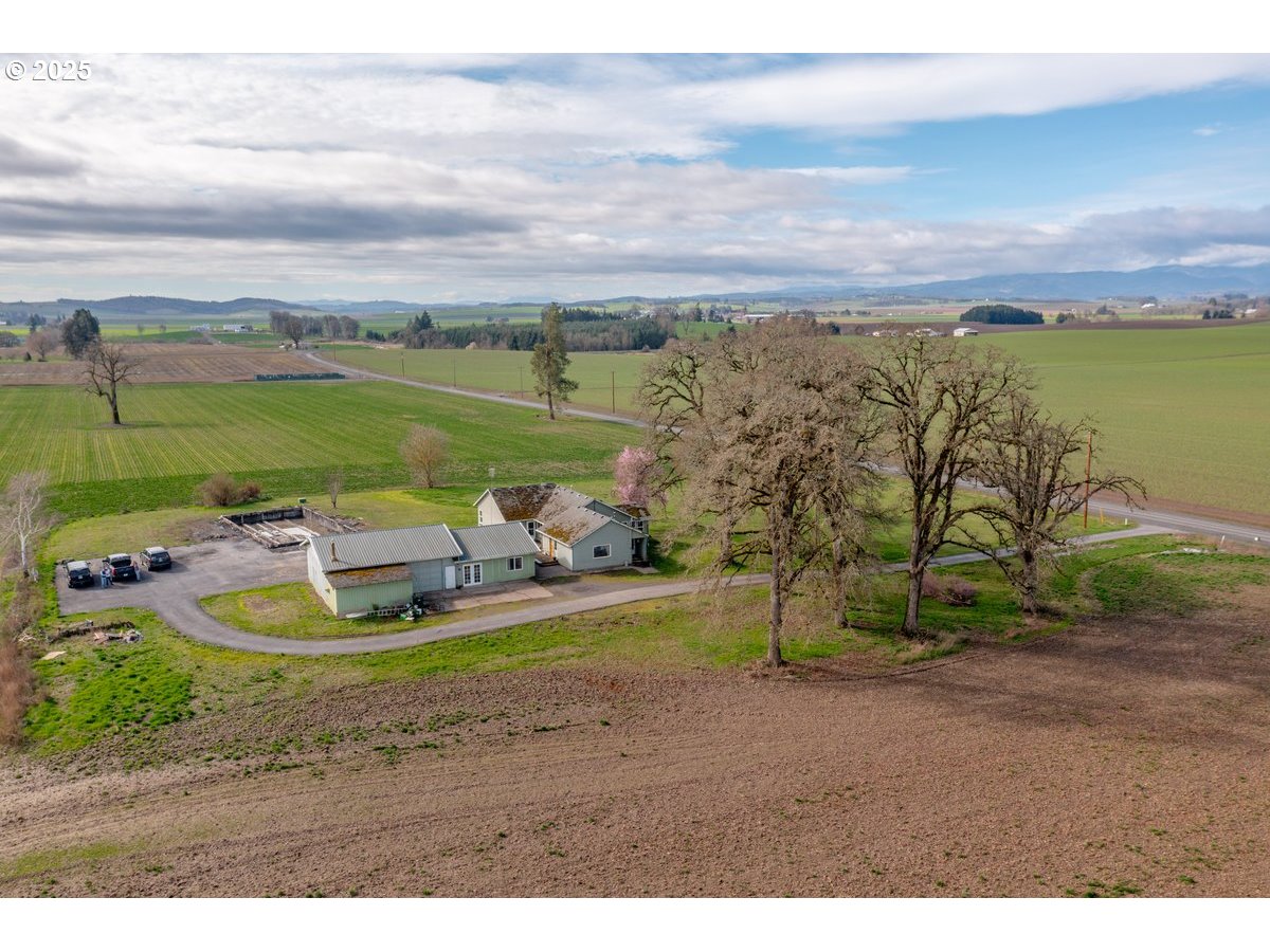 8990 Perrydale Road Amity, OR 97101 - Photo 13 of 37