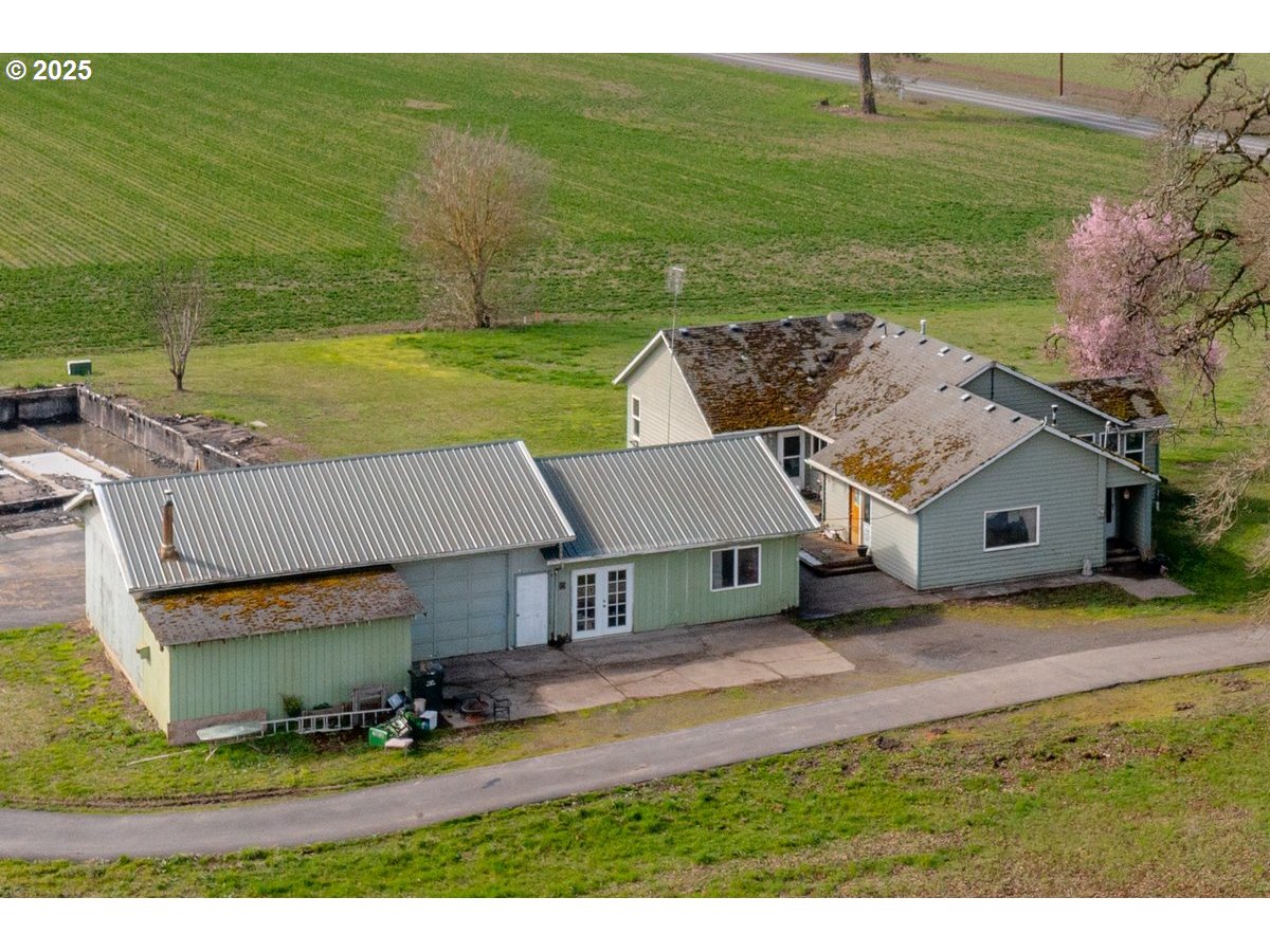8990 Perrydale Road Amity, OR 97101 - Photo 14 of 37