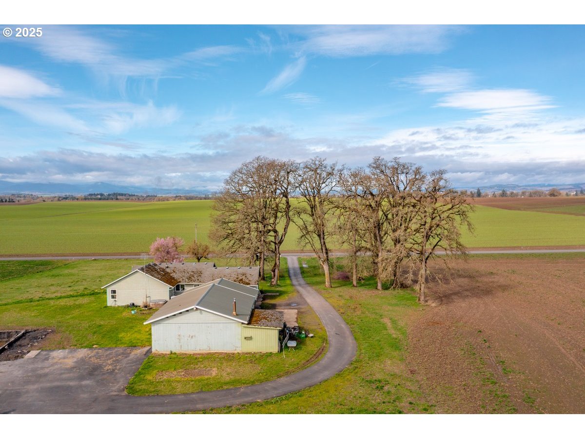 8990 Perrydale Road Amity, OR 97101 - Photo 15 of 37