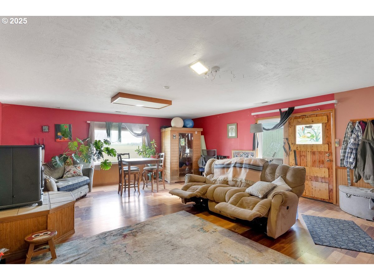 8990 Perrydale Road Amity, OR 97101 - Photo 16 of 37