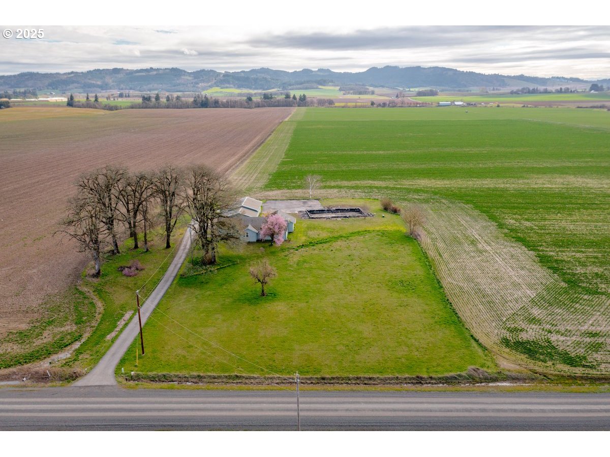 8990 Perrydale Road Amity, OR 97101 - Photo 2 of 37