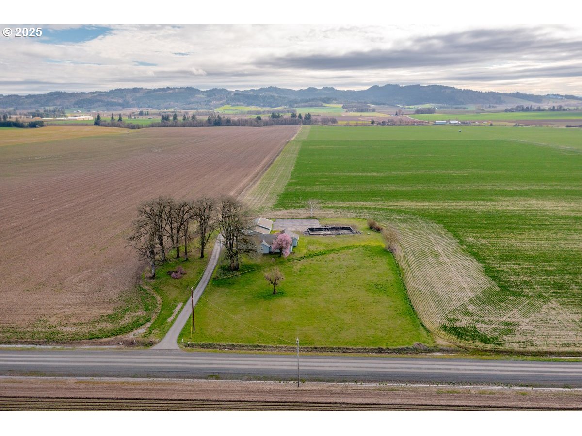 8990 Perrydale Road Amity, OR 97101 - Photo 3 of 37