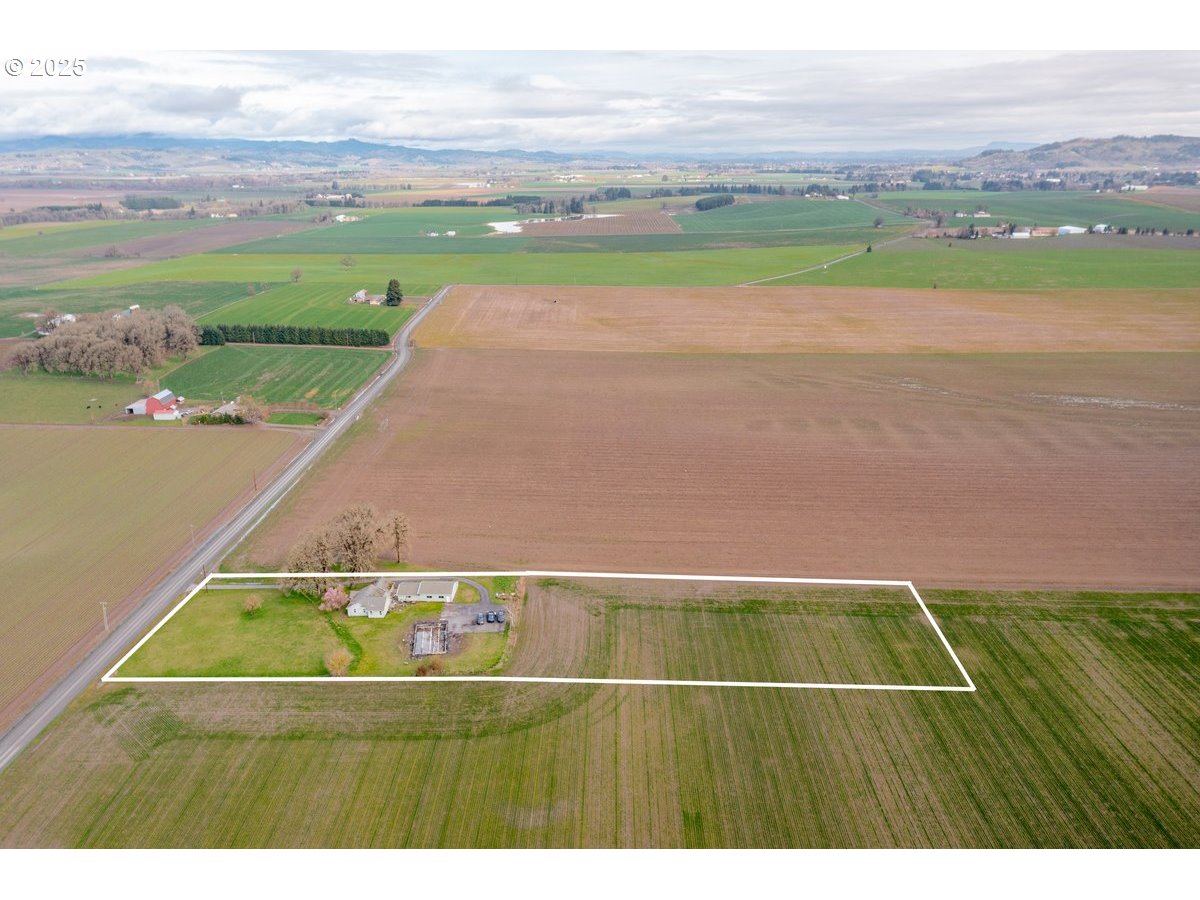8990 Perrydale Road Amity, OR 97101 - Photo 5 of 37