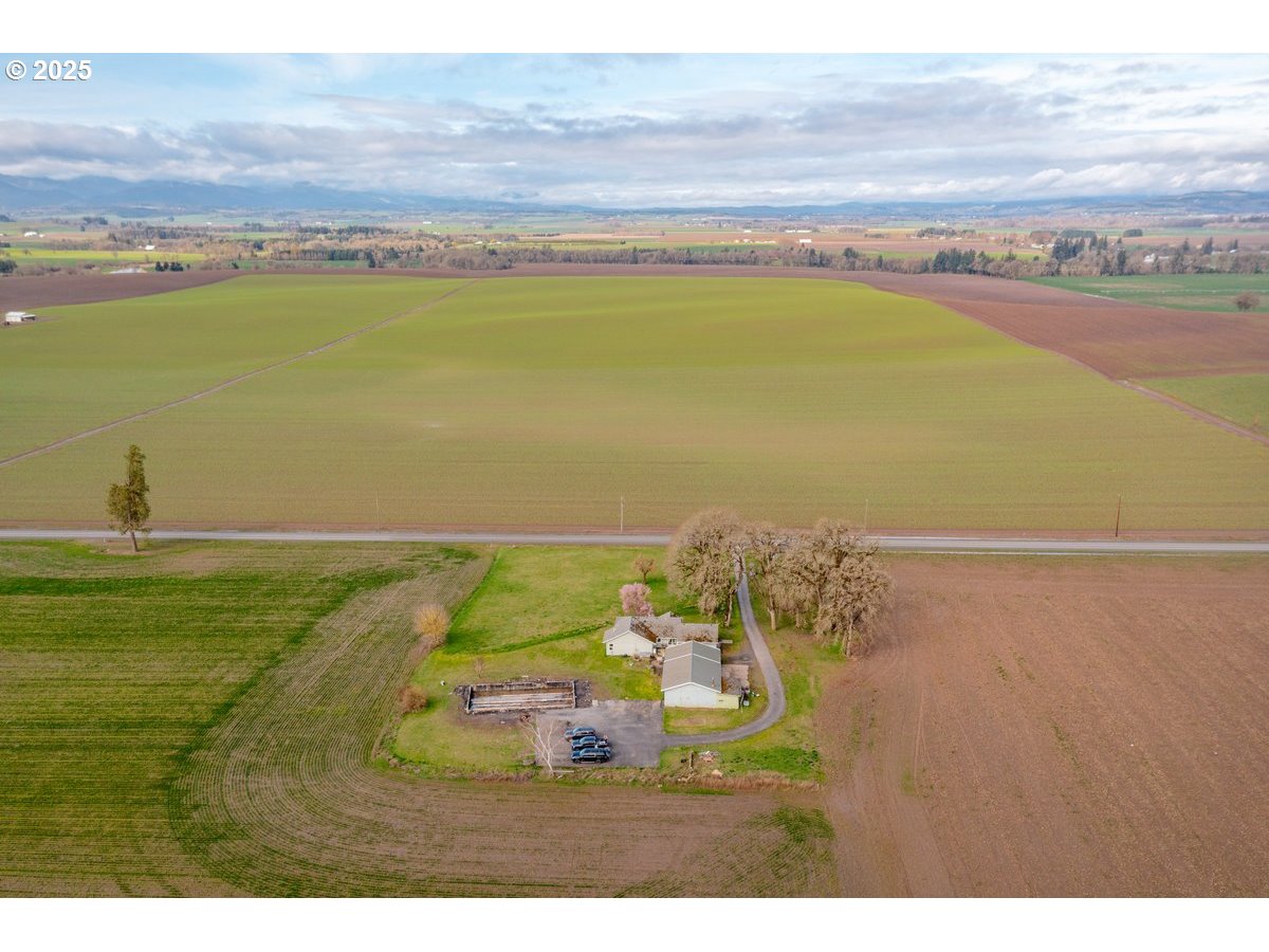 8990 Perrydale Road Amity, OR 97101 - Photo 7 of 37