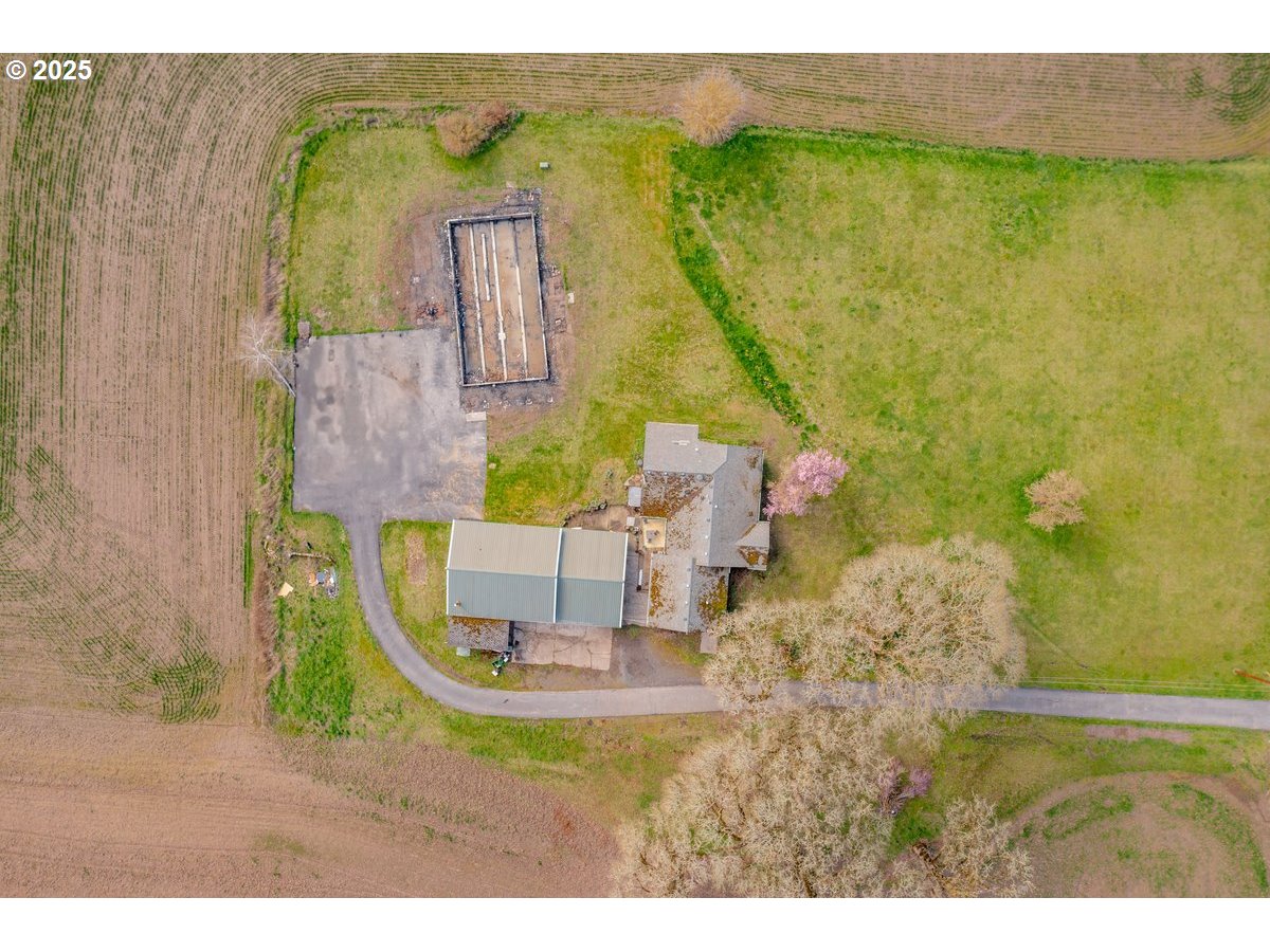 8990 Perrydale Road Amity, OR 97101 - Photo 8 of 37