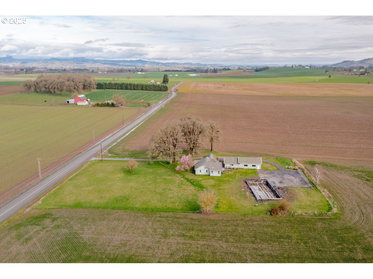 8990 Perrydale Road Amity, OR 97101 - Photo 9 of 37