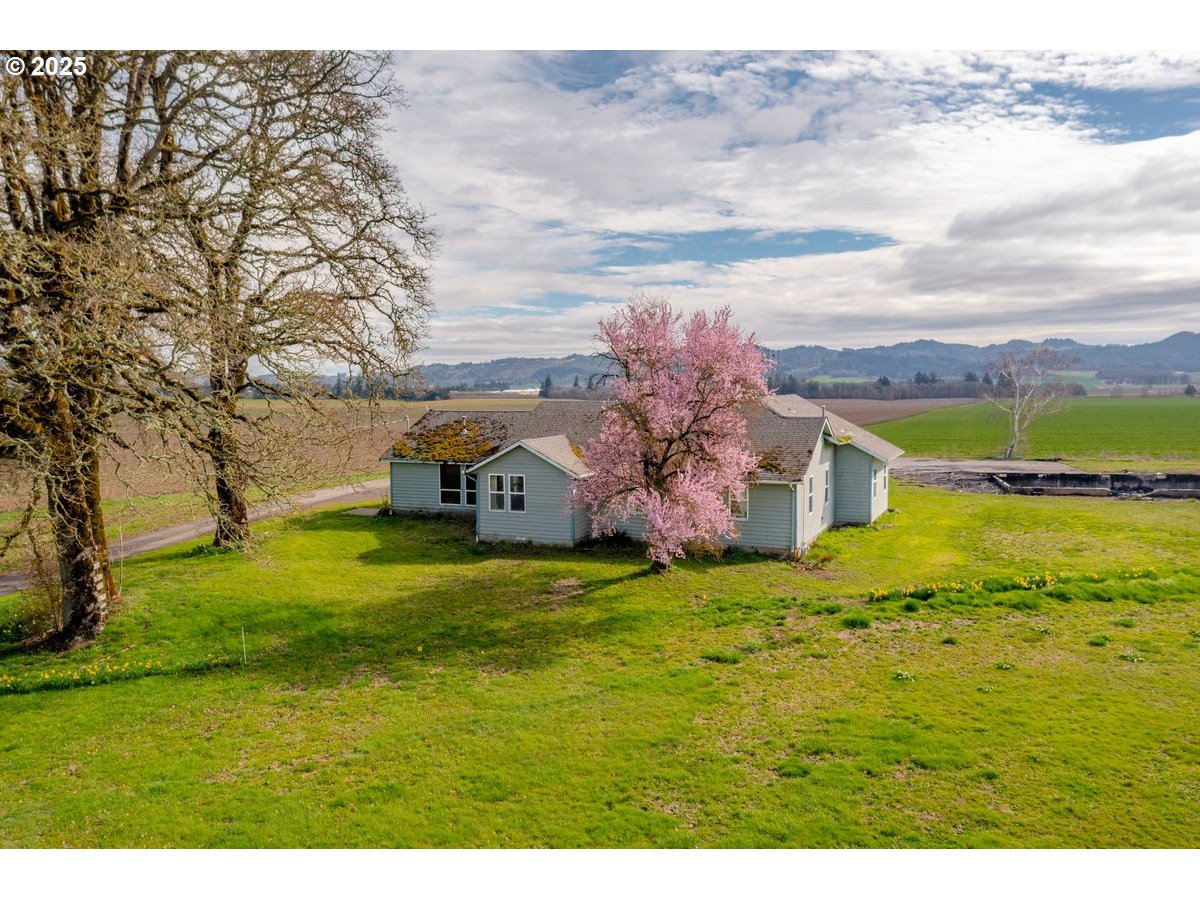 8990 Perrydale Road Amity, OR 97101 - Photo 10 of 37