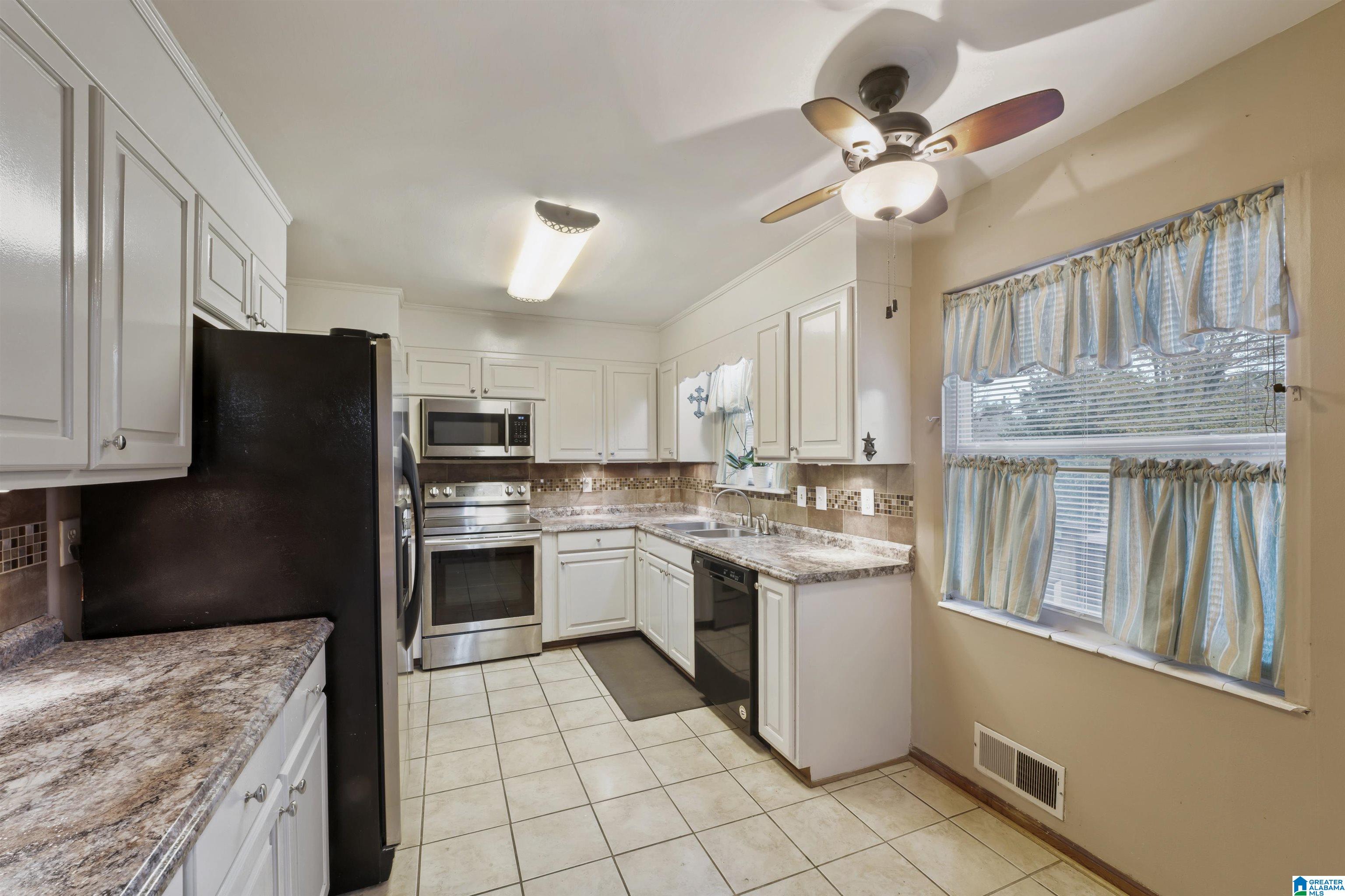 25 Cambridge Road Bessemer, AL 35023 - Photo 5 of 37