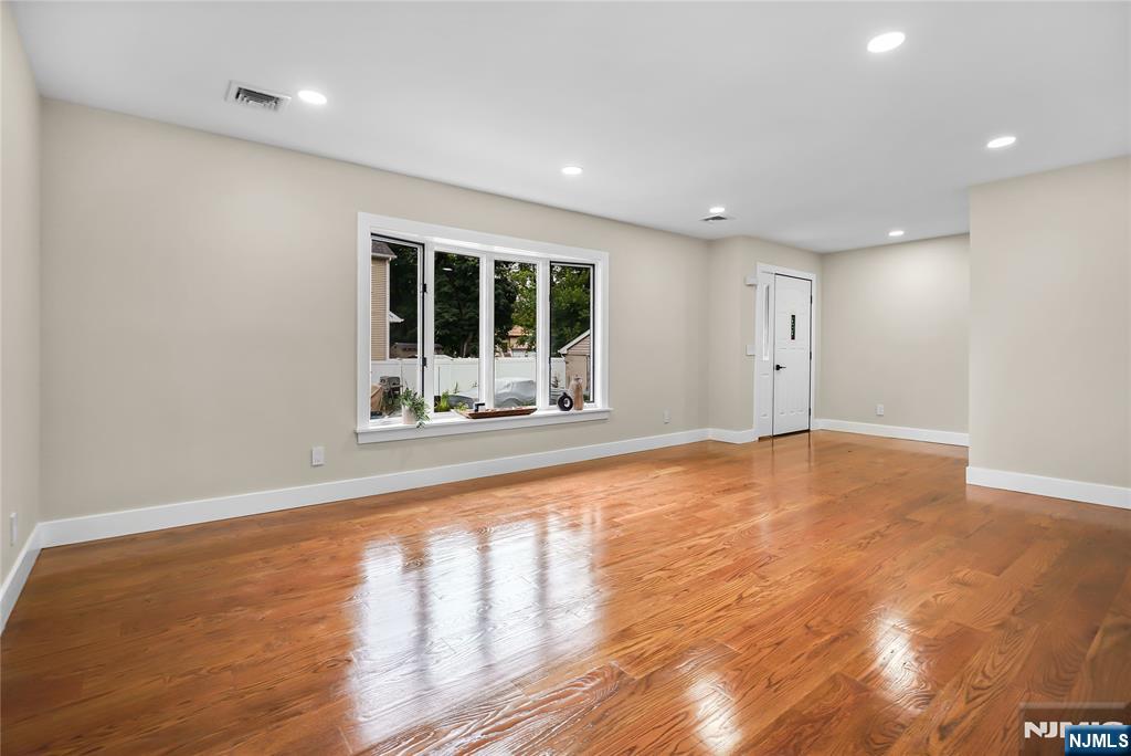 128 Grove Street Mahwah, NJ 07430 - Photo 4 of 27