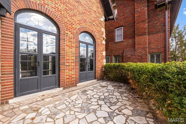 $1,250,000 | 49 Aberdeen Place, Clayton, MO 63105