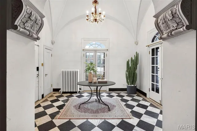 $1,250,000 | 49 Aberdeen Place, Clayton, MO 63105