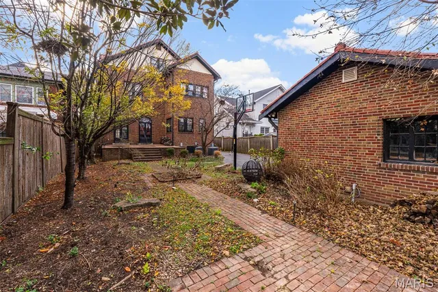 $1,250,000 | 49 Aberdeen Place, Clayton, MO 63105